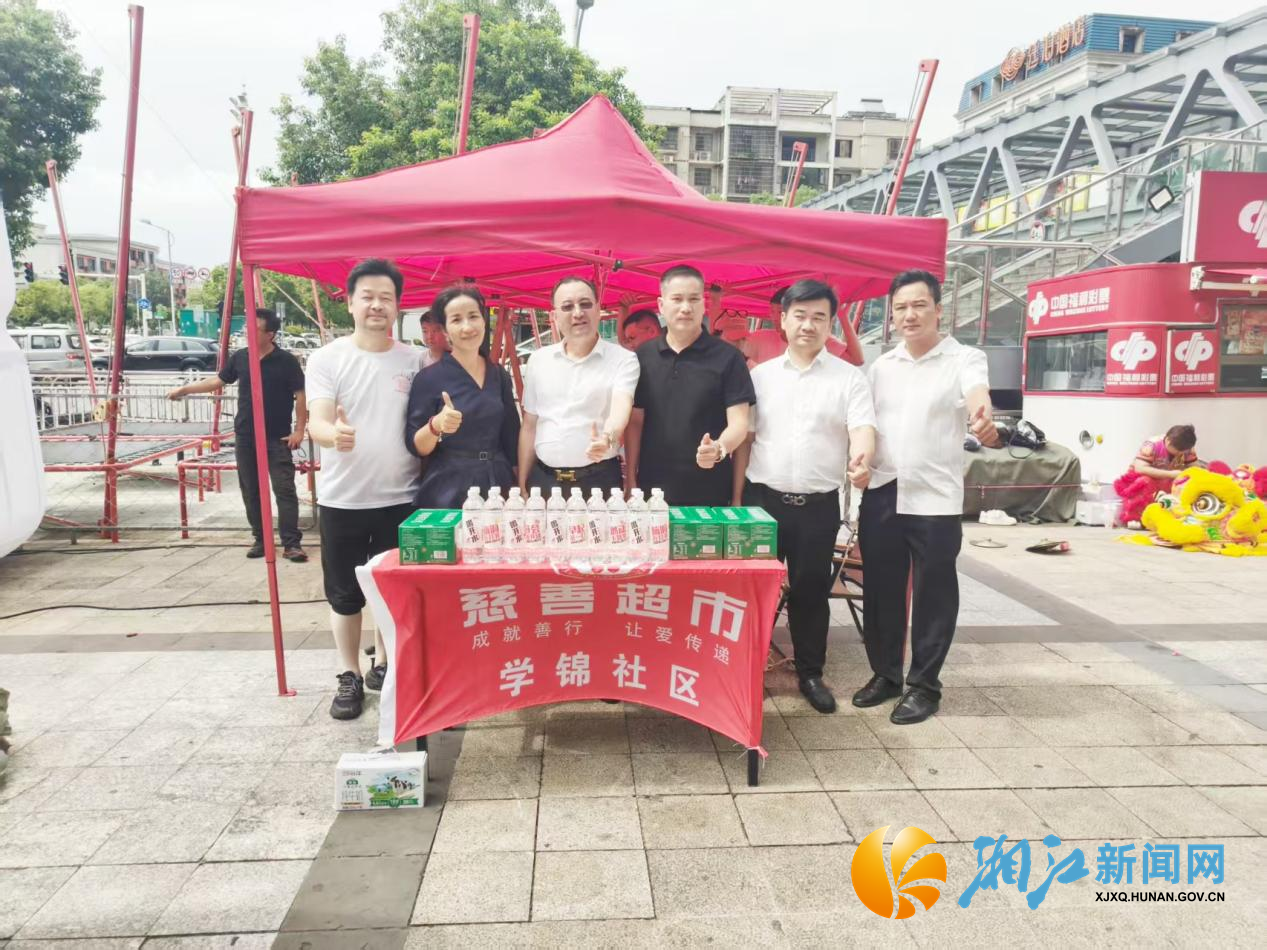 9.1新闻稿--党建引领暖“新”服务,法治宣传守护平安——学锦社区“喝开水温心水站”温暖上线2.png 9.1新闻稿--党建引领暖“新”服务,法治宣传守护平安——学锦社区“喝开水温心水站”温暖上线2.png