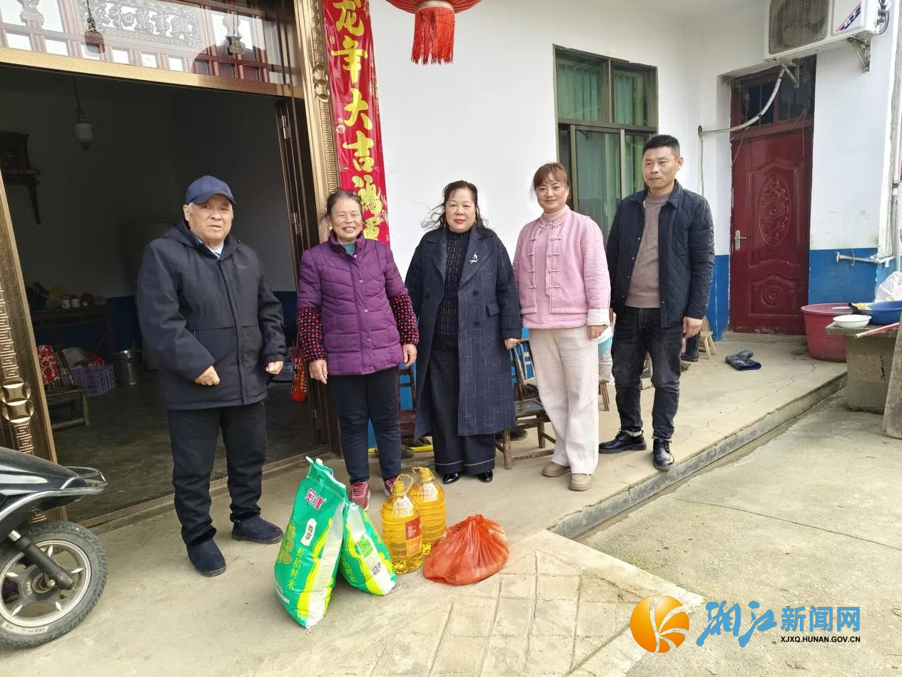 芝字港爱心人士慰问.jpg