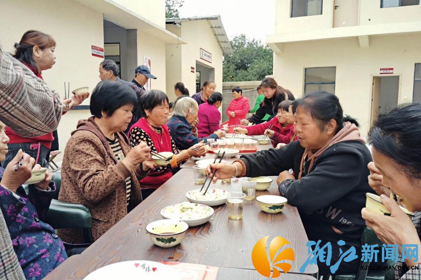 含浦街道敬老月3.jpg 含浦街道敬老月3.jpg