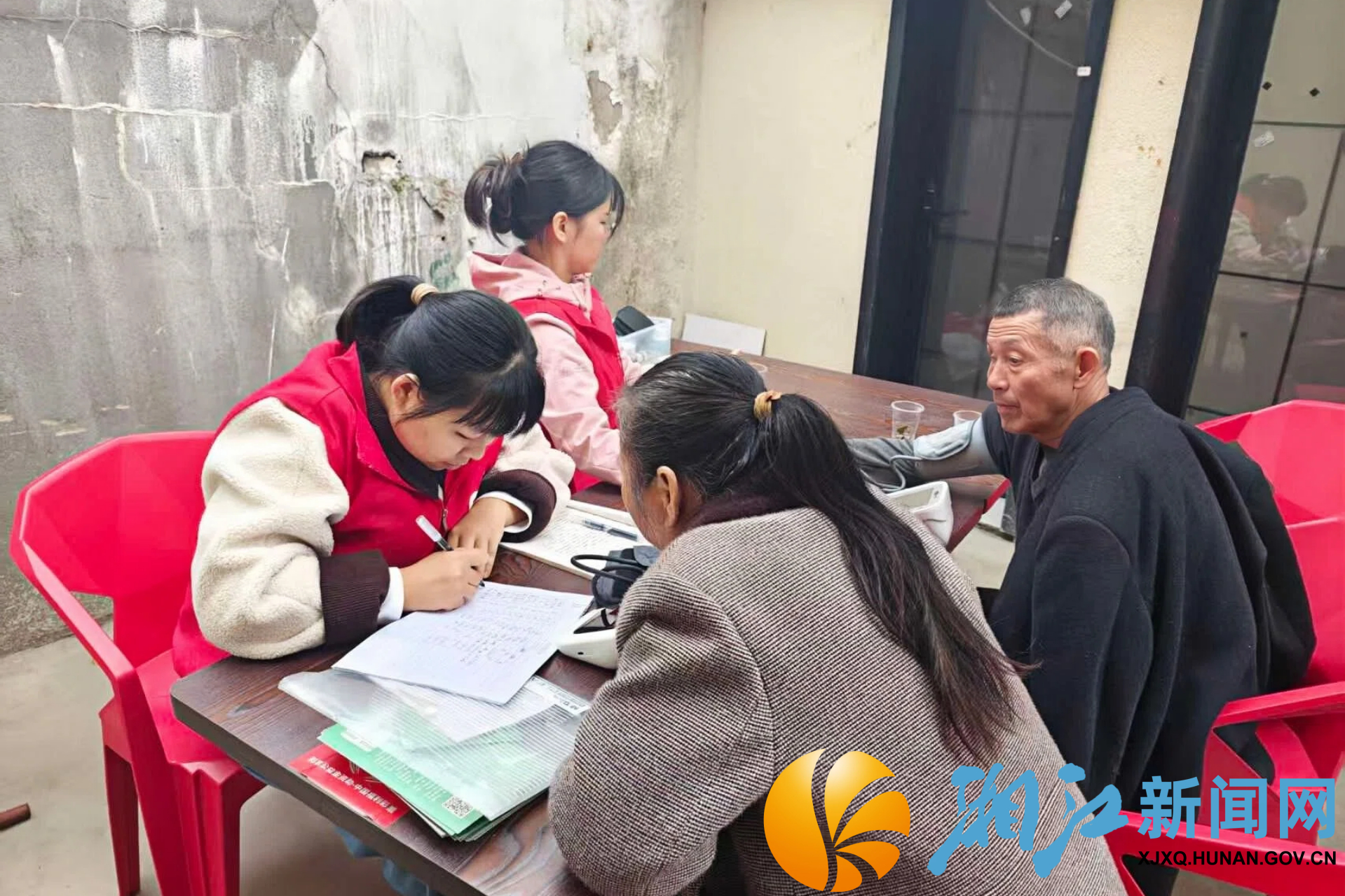 九丰村义诊1.jpg 九丰村义诊1.jpg