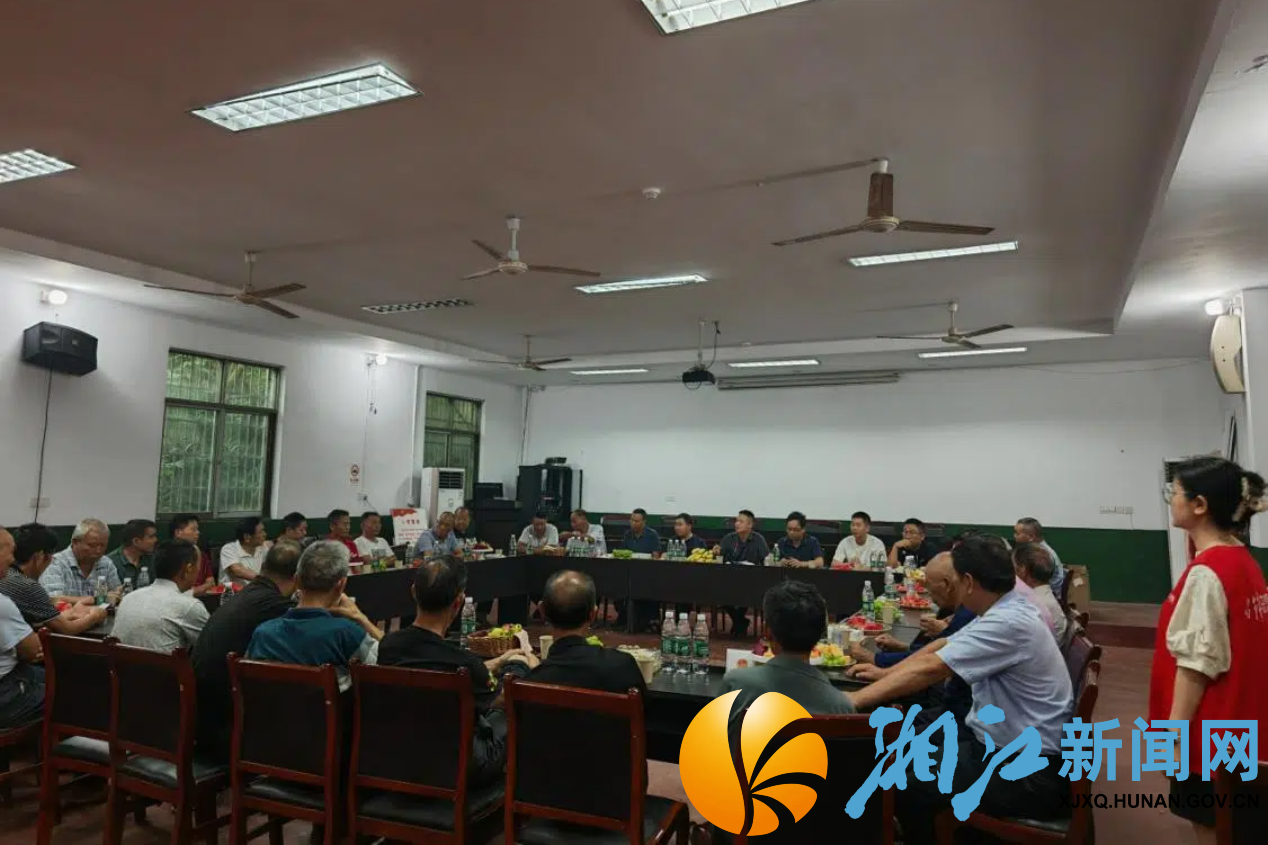 芝字港村退役军人座谈会2.jpg
