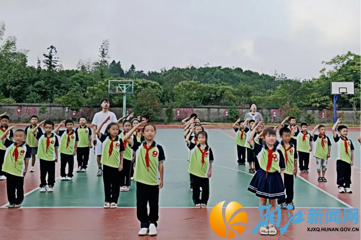芝字港村之字小学开学宣讲2.jpg