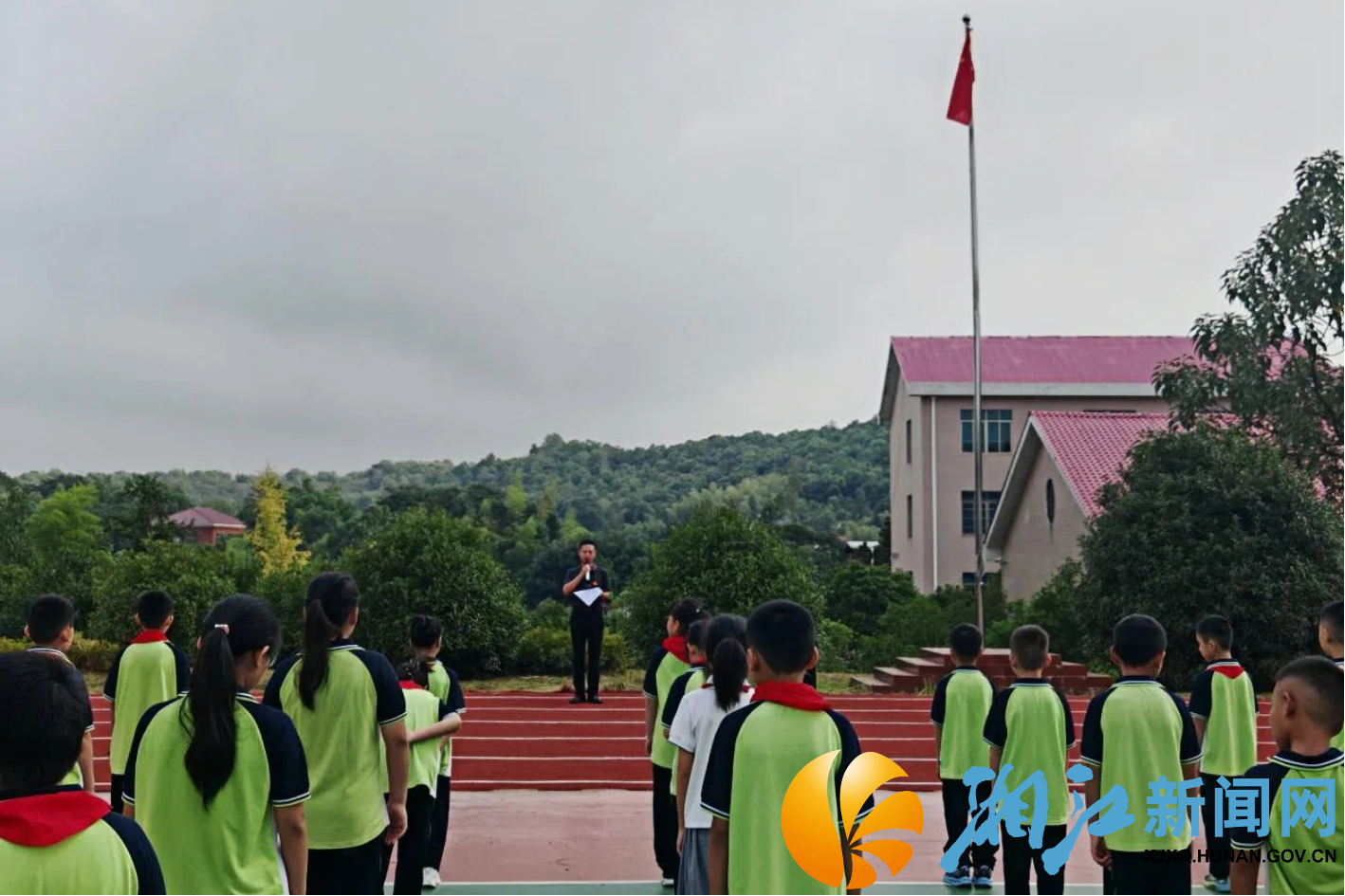 芝字港村之字小学开学宣讲1.jpg