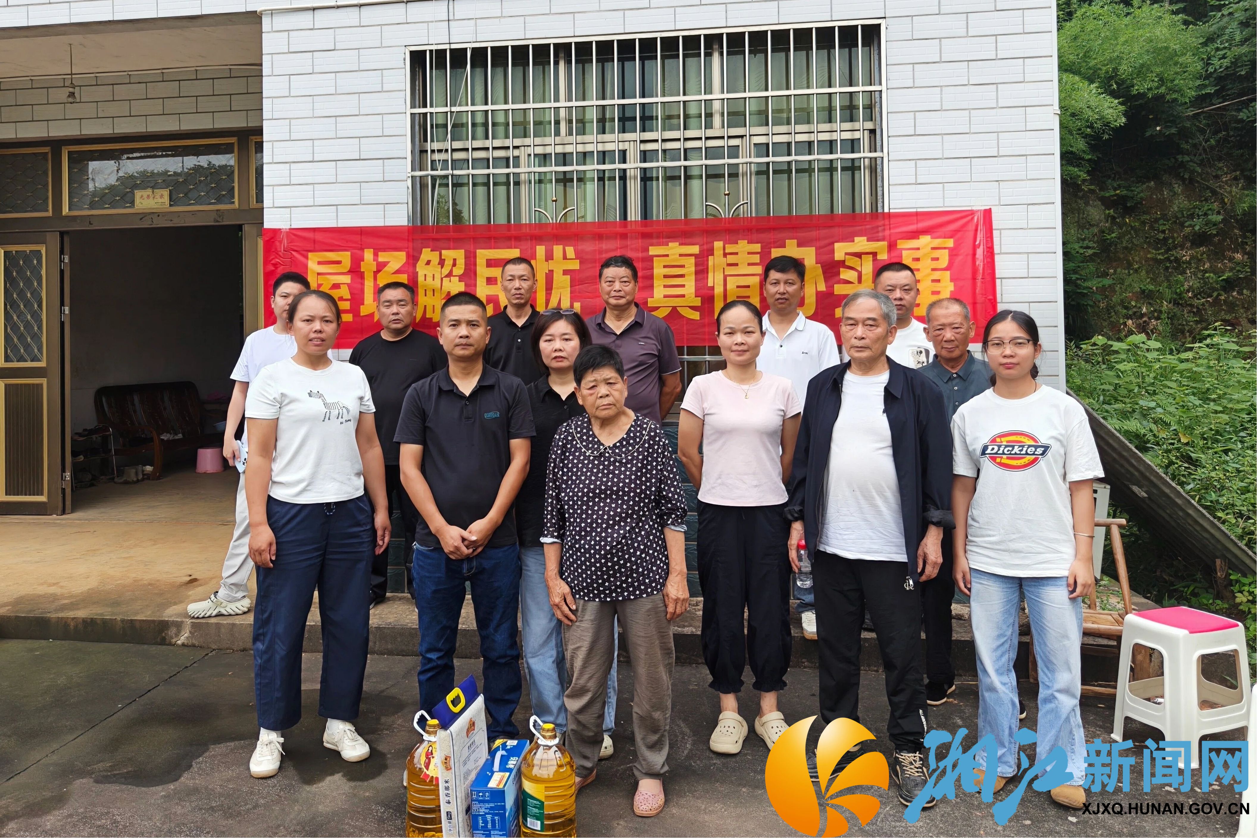 大坡村屋场会1.jpg 大坡村屋场会1.jpg