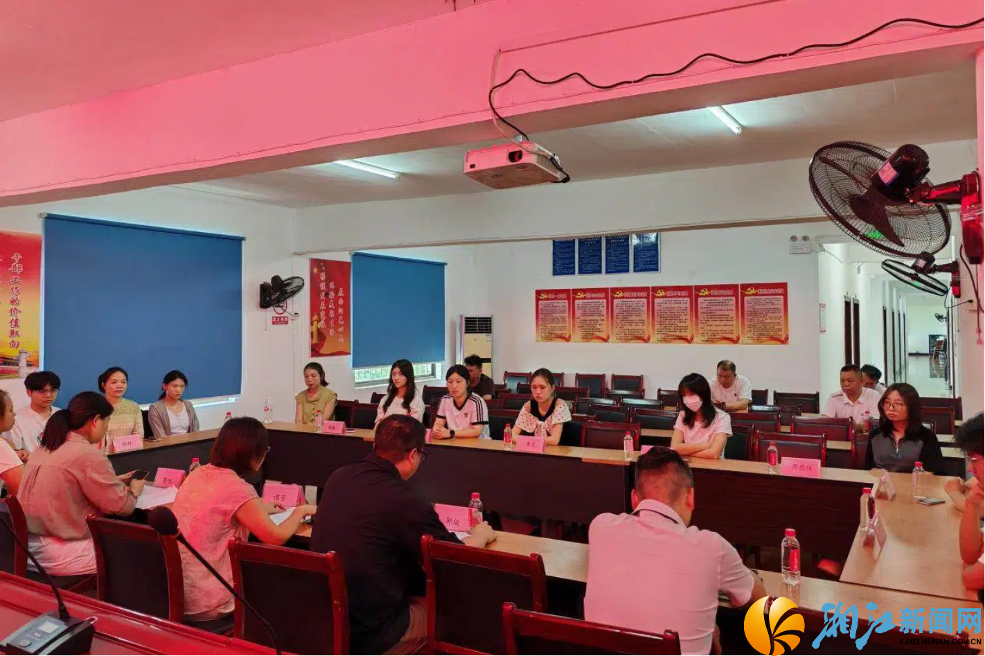 大坡村升学座谈会3.jpg 大坡村升学座谈会3.jpg