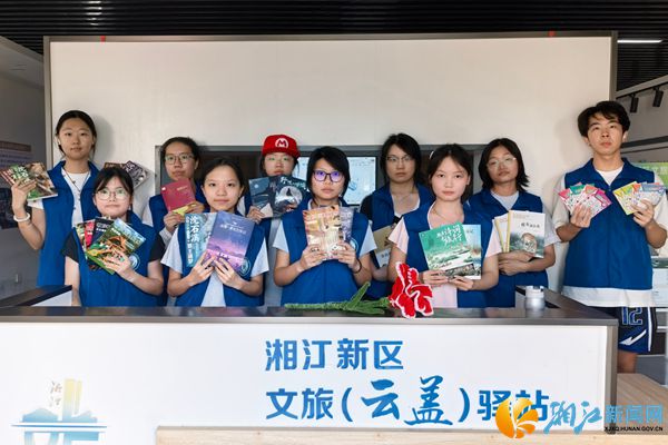 合影_副本.jpg 合影_副本.jpg