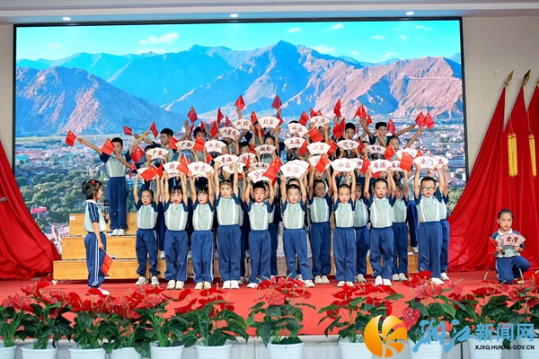 东校区展演.jpg 东校区展演.jpg