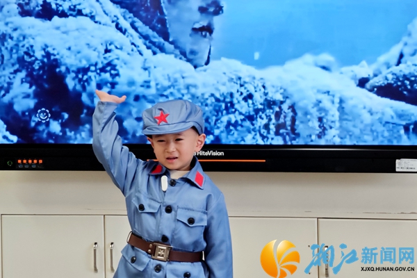 幼儿讲红色故事.jpg 幼儿讲红色故事.jpg