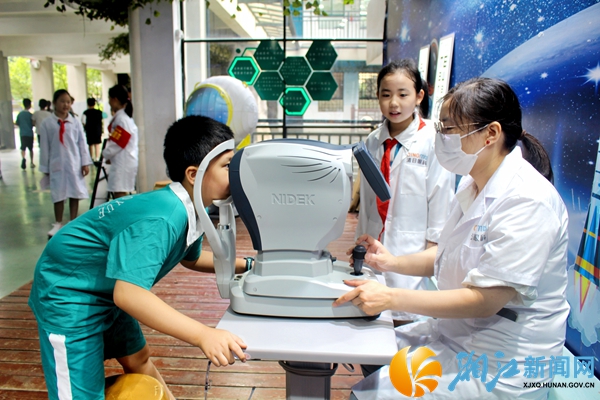 博才卓越小学 “‘瞳’心闪亮，‘睛’彩未来”1.JPG