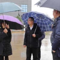 龙亮开展“企业服务年”专题调研并主持召开政企交流恳谈会