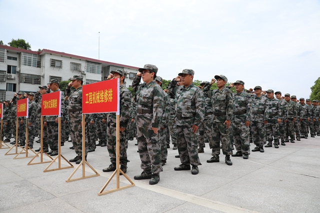 零陵区1381名基干民兵分批接受点验