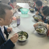用爱陪餐，共享“食”光