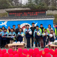 郑家桥完小举办“庆湘超 迎元旦”趣味运动会