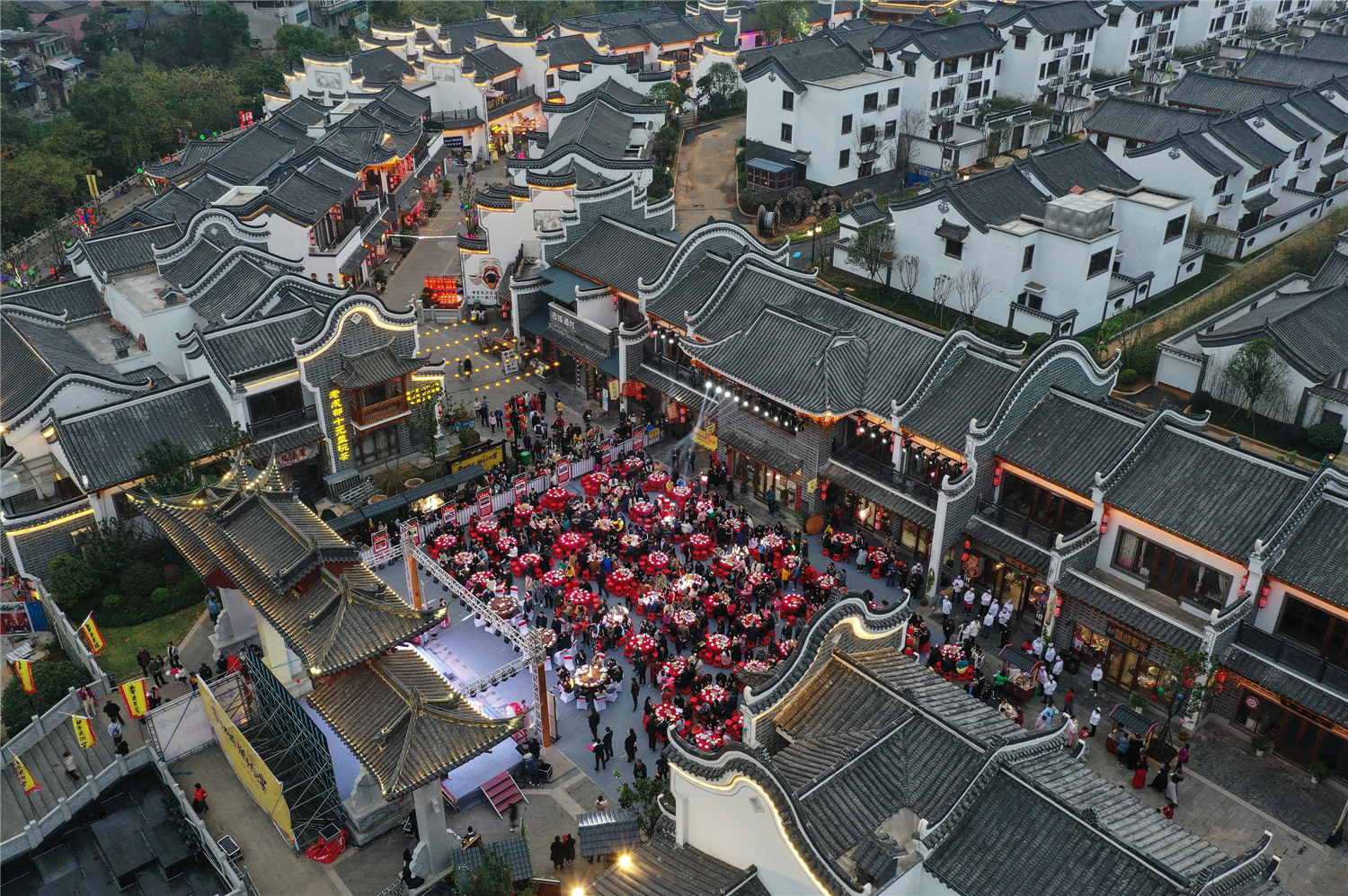 零陵区柳宗元文化旅游区，宴席现场。（潘爱民）