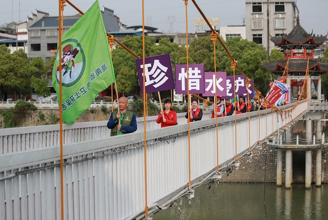 3月22日，零陵区河长办牵手区水利局、零陵潇水国家湿地公园管理局、区民间河长行动中心、区联合志愿者协会等单位，组成的志愿服务队70余人，在潇水河零陵城区段开展以“珍惜水、爱护水”为主题的护水净滩活动。通过巡河、清理河道垃圾、发放宣传资料等活动，迎接第29届“世界水日”和34届“中国水周”。