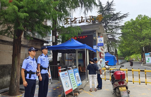 民辅警护学岗.jpg