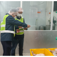 零陵神仙岭小学：“开门陪餐”守护学生“舌尖上的幸福”