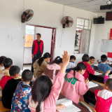 春假村里书香浓 干部化身“带娃人”