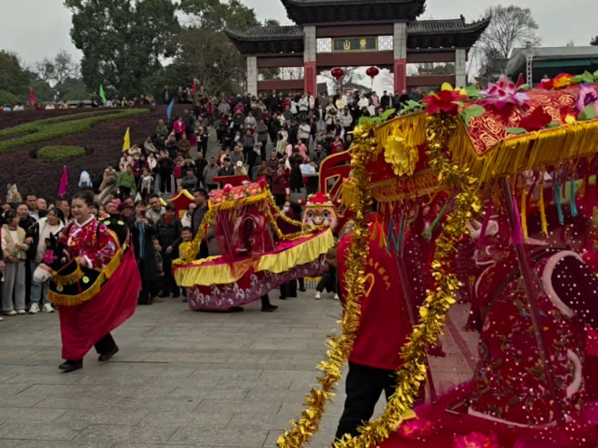 新春走基层丨逛零陵庙会，看传统采莲船，这才是过年的味道
