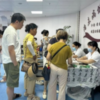 热度比温度还高！零陵区中医医院初伏贴现场火爆