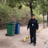 零陵:整治人行道违停 守护学子“平安路”