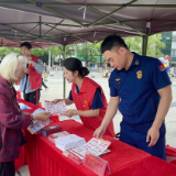 零陵消防“摆摊设点” 市民边逛边学防灾知识