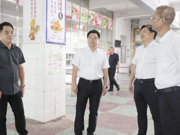 零陵：赵立平到永州三中督导高考、学考准备和“校园餐”工作