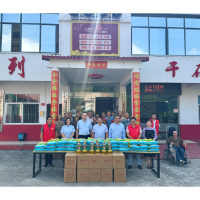 重阳送暖 爱满食堂——永州机场赴油榨头社区长者食堂开展爱心捐赠活动