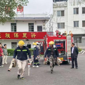 以训备战砺硬功 织密冬季防火安全网