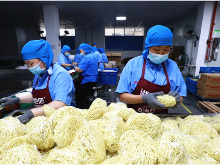 有一种幸福叫家门口就业丨刘春梅：返乡尽孝守家园 就地务工享安稳