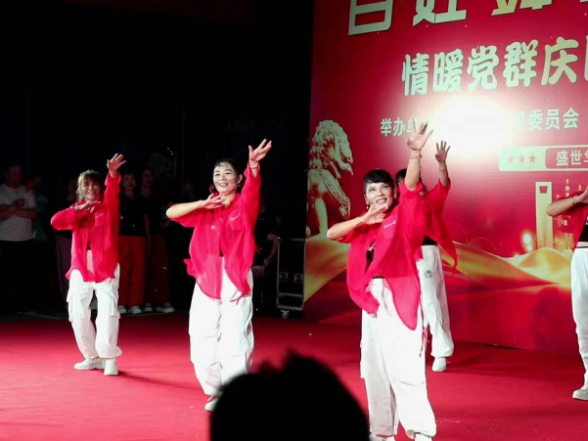 欢度国庆 | 咸塘镇高桥村：欢歌起舞迎国庆  笑语盈村庆华诞