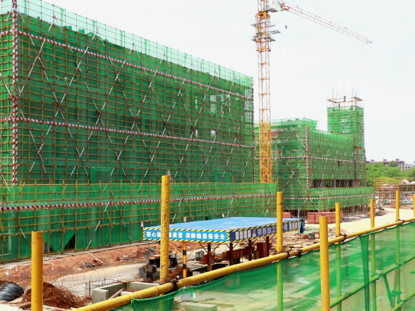 “五一”假期，建设工人坚守岗位提速项目建设