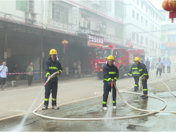 衡南县铁丝塘镇：消防“实景课堂”开练！居民沉浸式解锁应急自救技能