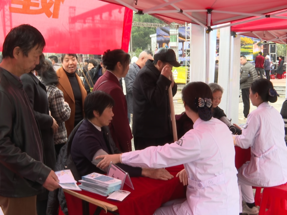 【泉湖二月八】医保服务进集市 暖心政策惠民生
