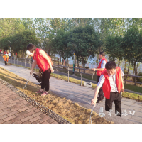【创建全国文明典范城市】赖晓智带队清扫风光带 号召全民参与文明典范城市创建