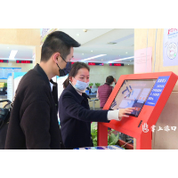 渌口区政务服务中心“满格电”进入工作状态