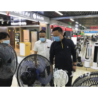李晓彤督查疫情防控、文明城市建设等工作并带头消费