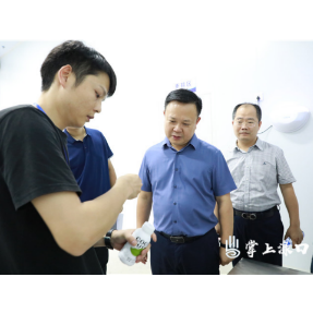 加快重点项目建设 助推工业创新转型 李晓彤调研园区重点项目建设