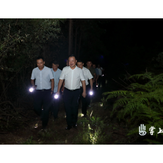 李晓彤连夜现场指挥调度抗旱保生产工作