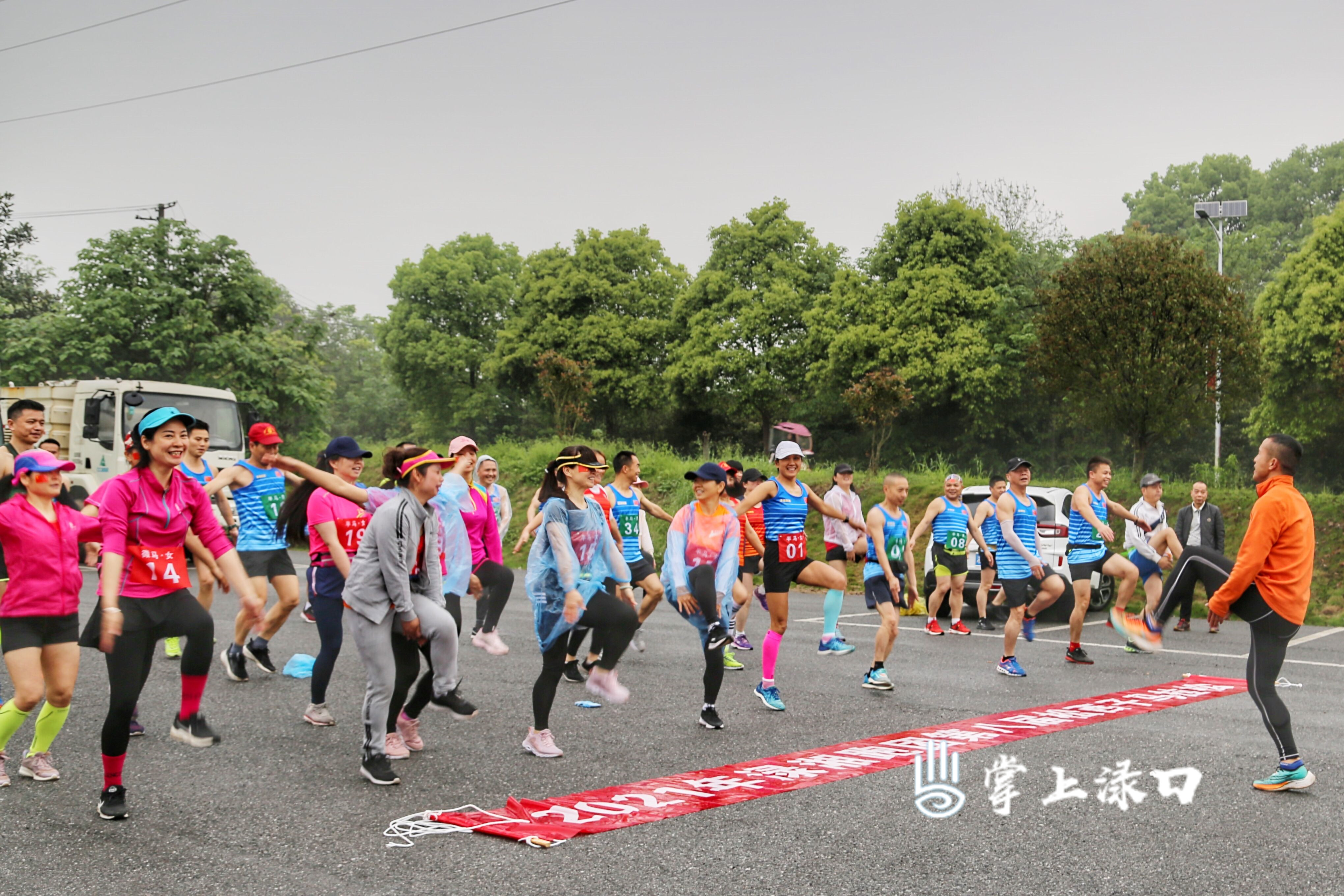 【圖：殷紅  文：劉慧】
天氣漸暖，又到了運動健身的好時節(jié),。近日,，淥口區(qū)松西子半程馬拉松熱力開賽！