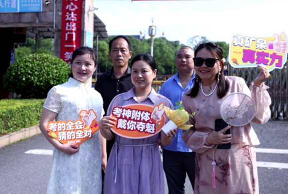 直击2024年高考首日!1586名渌口考生昂首阔步入考场