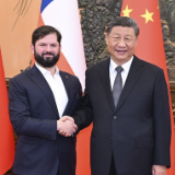 习近平会见智利总统博里奇