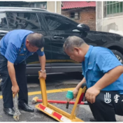 渌口城管集中拆除私设地锁 还“位”于民
