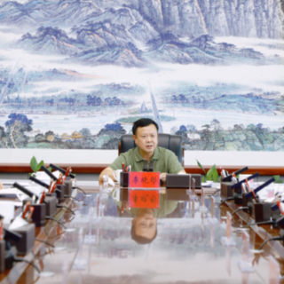 区委理论学习中心组（扩大）举行2025年第八次集体学习