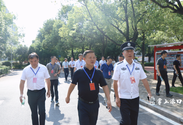 李晓彤带队巡视2025高考准备工作