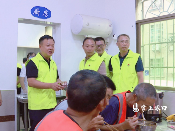李晓彤到渌口区环卫工驿站参加志愿服务