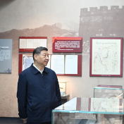 习近平在山西阳泉市向抗战烈士敬献花篮并参观百团大战纪念馆
