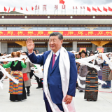 习近平率中央代表团抵达拉萨出席西藏自治区成立60周年庆祝活动