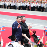 习近平出席金正恩举行的欢迎仪式
