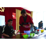 渌口区 “一户一产业工人”培养工程成效被市电视台专题报道